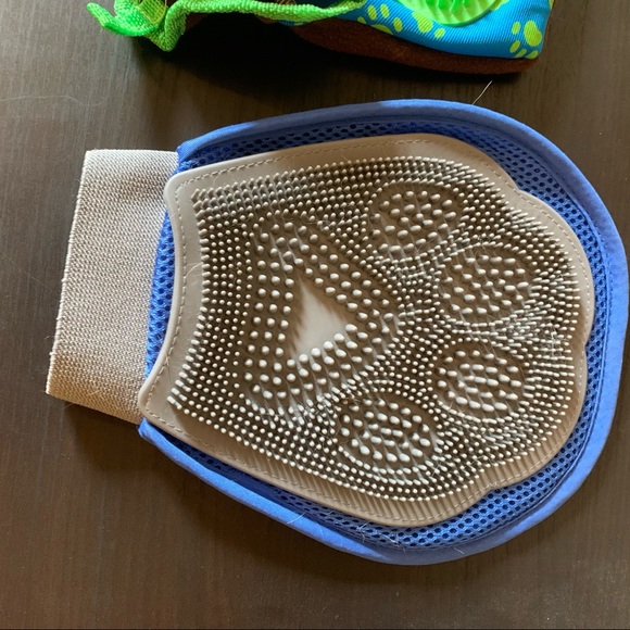 Pet grooming rubber bristle brush mittens - Picture 2 of 7